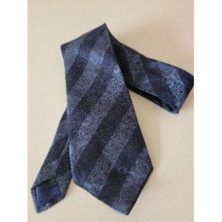 Cravate bleu rayé à motif