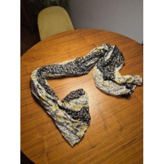 Foulards à motifs fleuris...