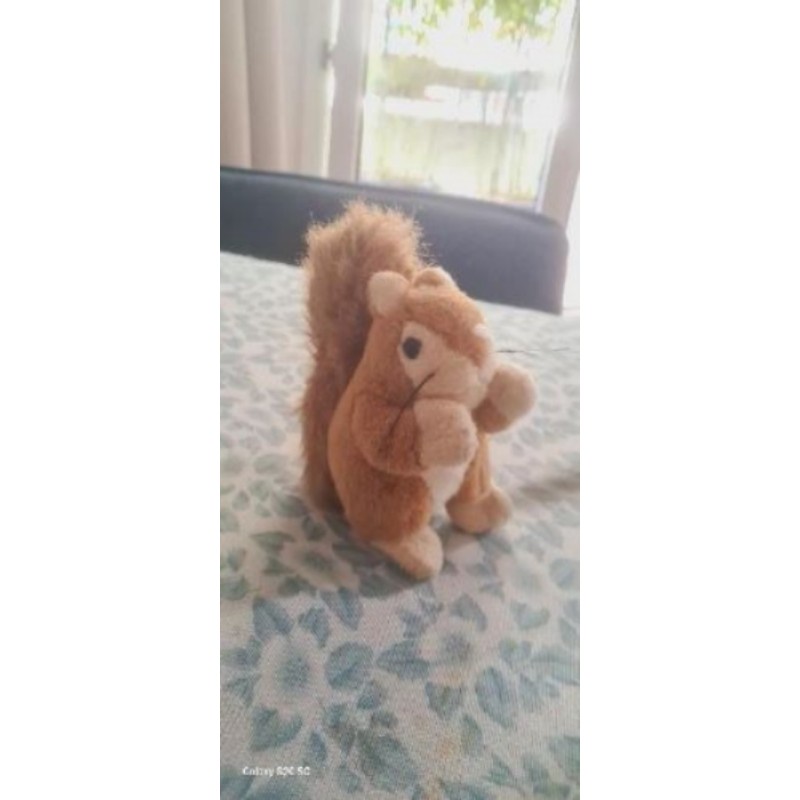 Petit écureuil en peluche