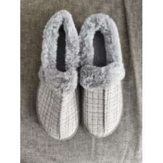 Paire de chaussons fourrés...