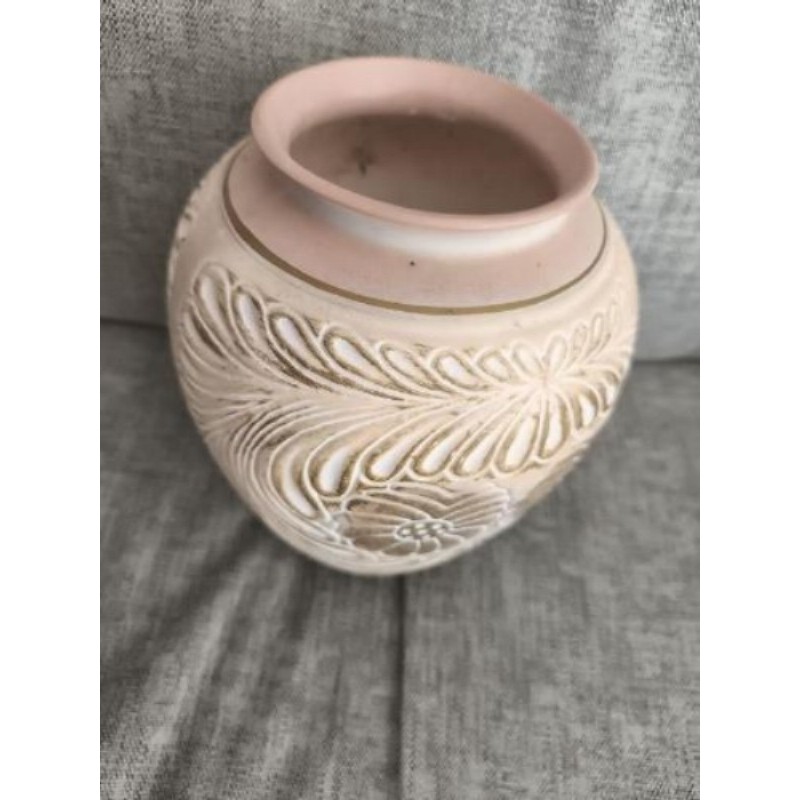 Vase sculpté 