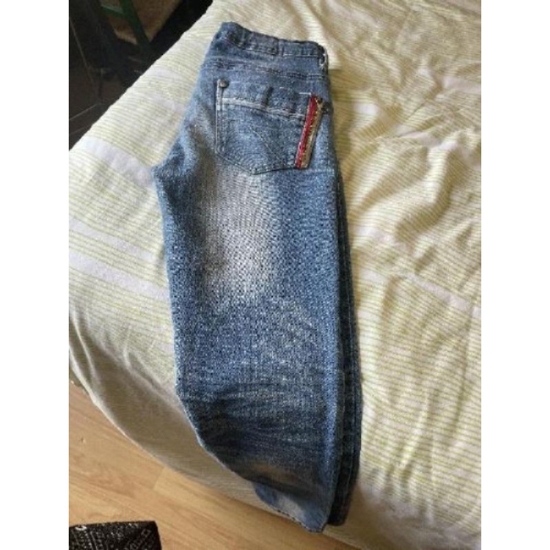 Jean T38 fermeture éclair à la poche, arrière, rouge et beige
