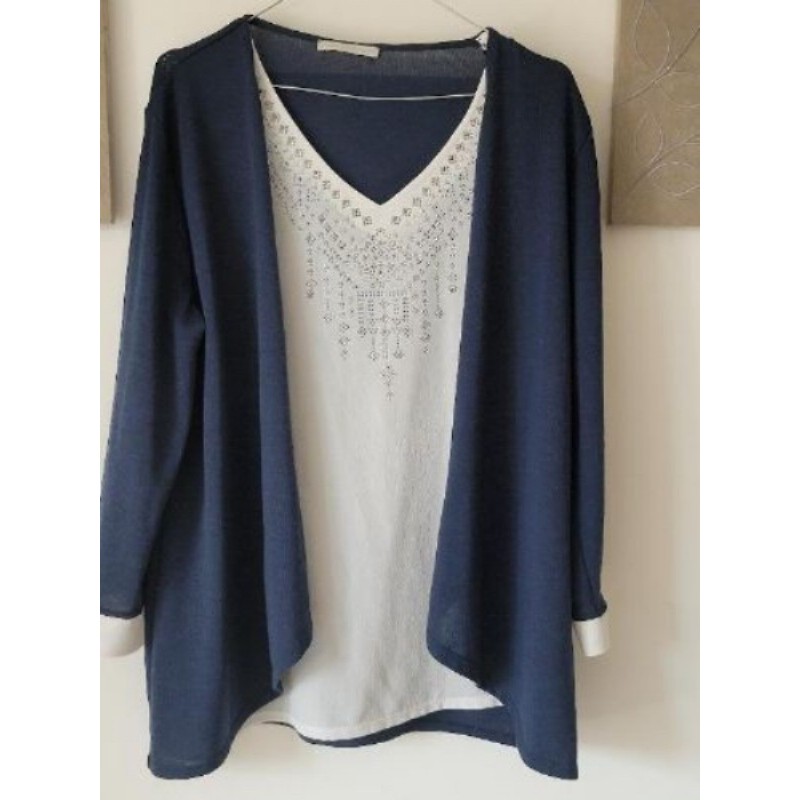 Gilet Haut col V marine et blanc à motif brillant. Armand Thiery.Taille 44 
