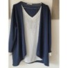Gilet Haut col V marine et blanc à motif brillant. Armand Thiery.Taille 44 