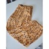Pantalon moutarde à feuilles noires et blanches 