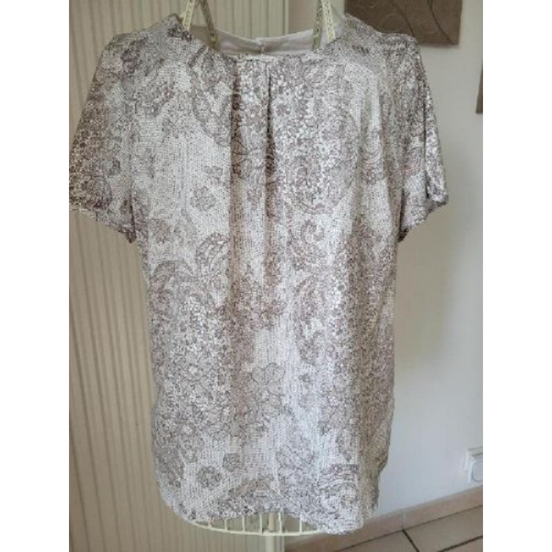 HAUT Motif beige col rond. Manches courtes. C&A. 48