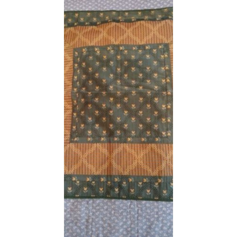 Tissu carré vert fleuri