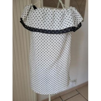 Robe blanche à points noirs 