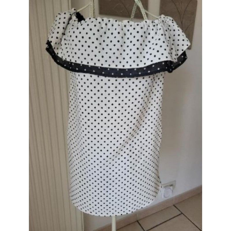 Robe blanche à points noirs 