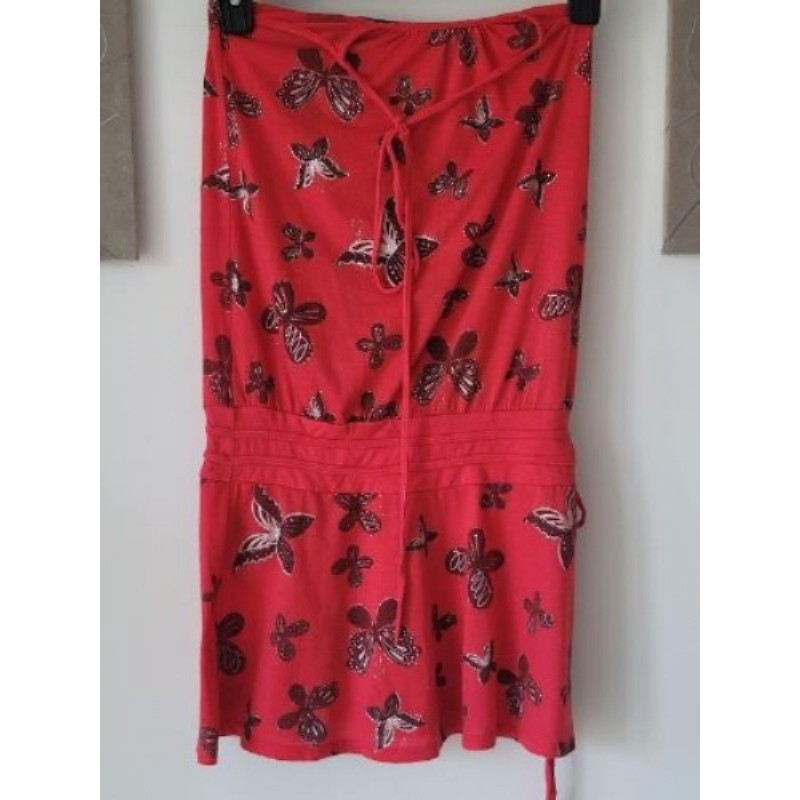 Robe rouge à papillon 