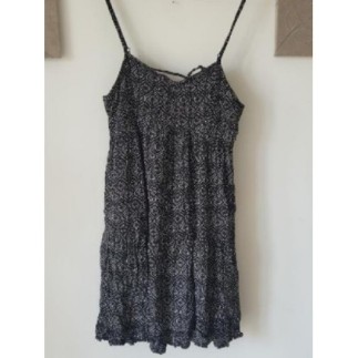 Robe à bretelles noire et...