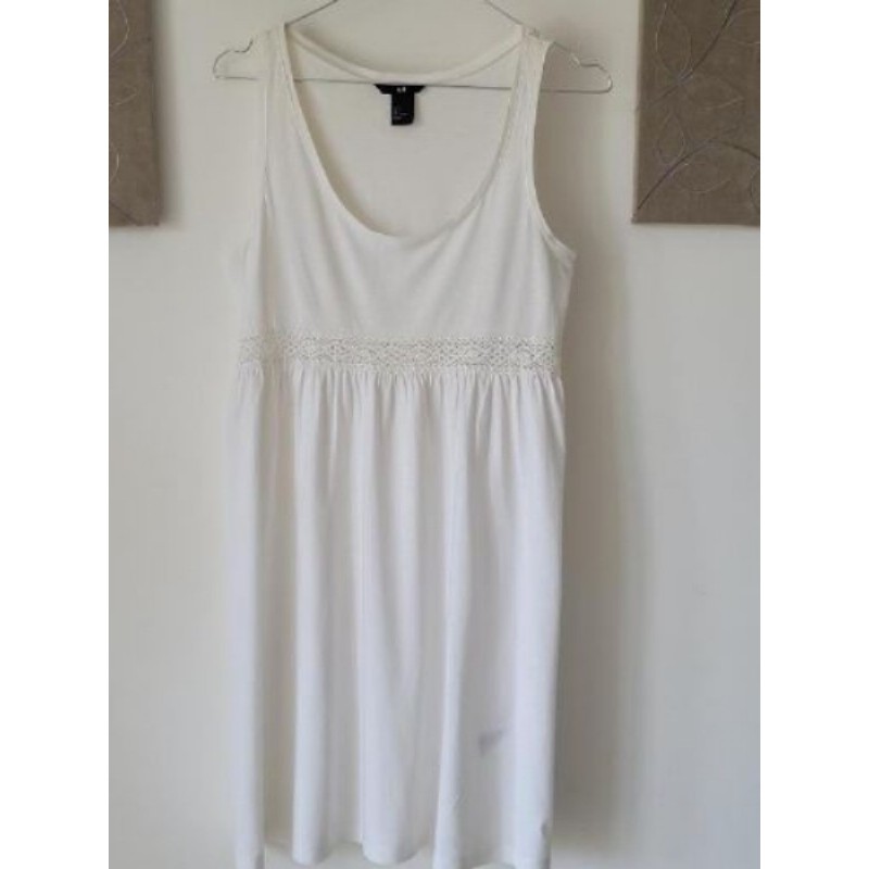 Robe blanche. H&M. S