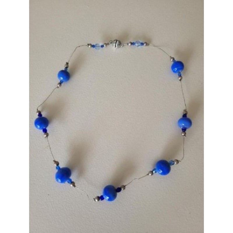 Collier à perles d'agate bleu foncé 