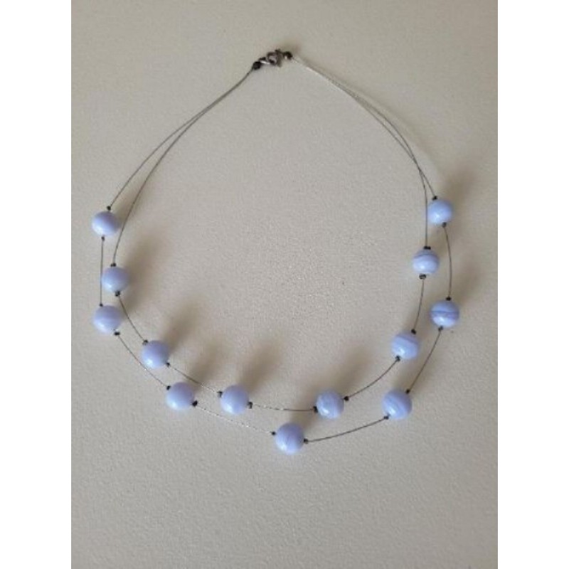 Collier à perles d'agate bleu claire 