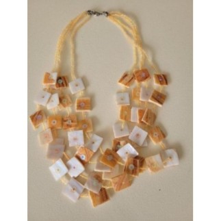 Collier à perles carrés...