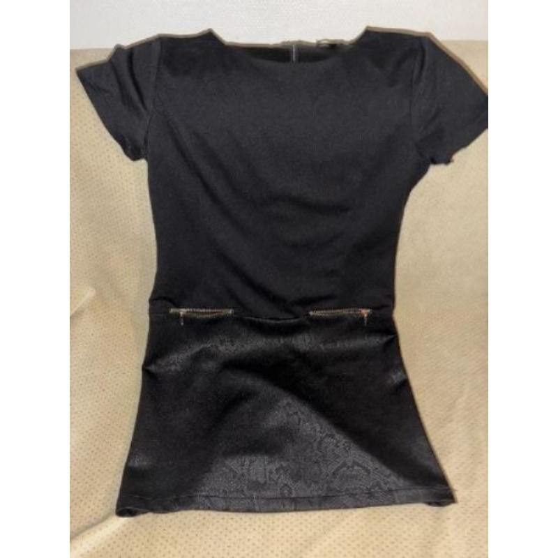 Robe noir taille 40 poche zip sur les côtés 