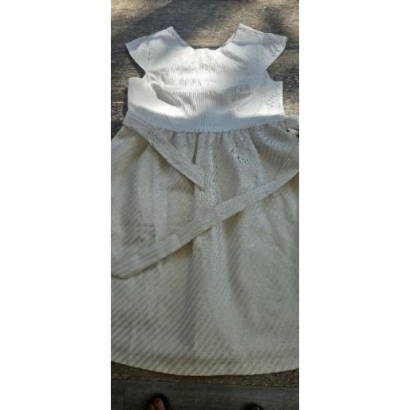Robe Okaïdi 12 ans blanche et rayures dorées avec ceinture