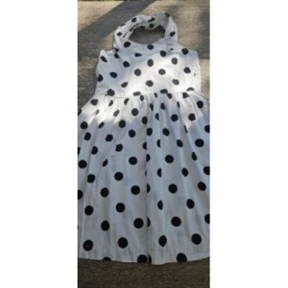 Robe blanche à pois noir...