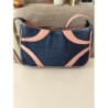 Cuir et jeans porté epaule