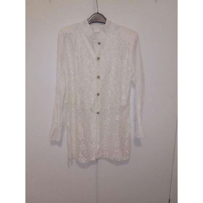 Taille 38/40  chemisier Blanc dentelle 
