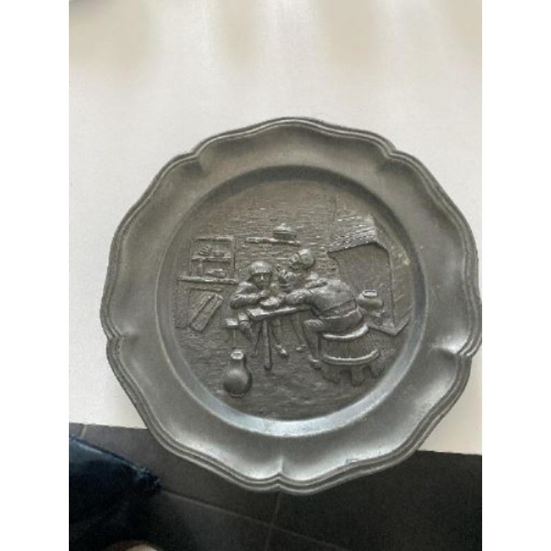 Assiette de deco en étain 
