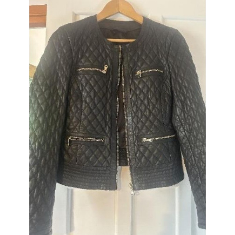 Veste en cuir matelassée 4 poches avec fermeture et une à l’intérieur taille S marque tex