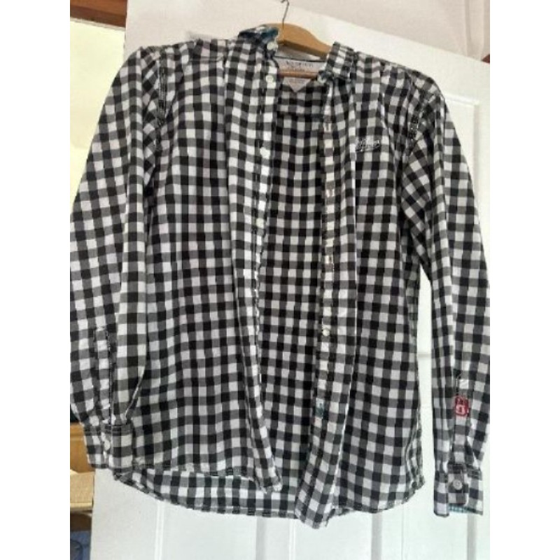 Chemin tommy hilfiger à carreaux noir  et blanc taille 16ans convient à à un 36/38