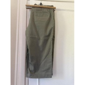 Bermuda kaki en taille 38...