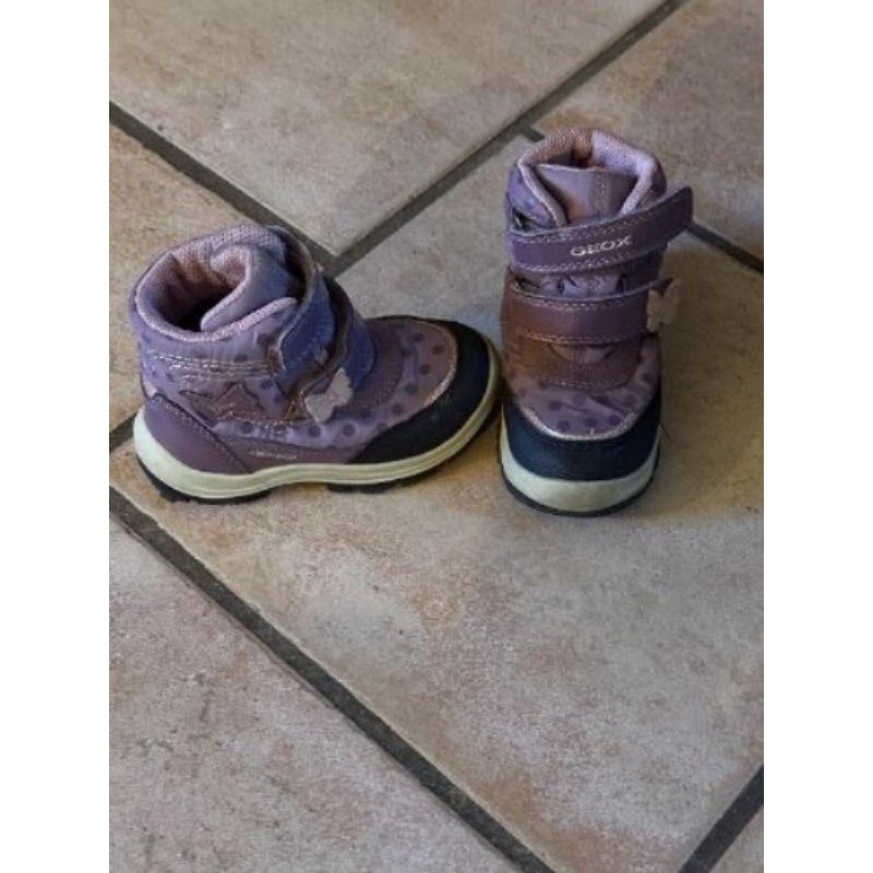Paire de chaussures Geox Amphibiox montantes violettes 