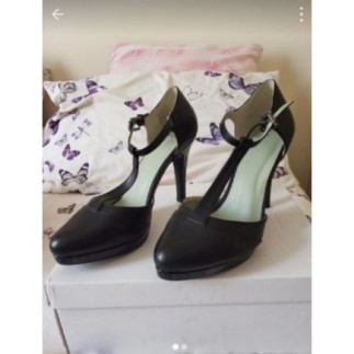 Sandale noire compensée...