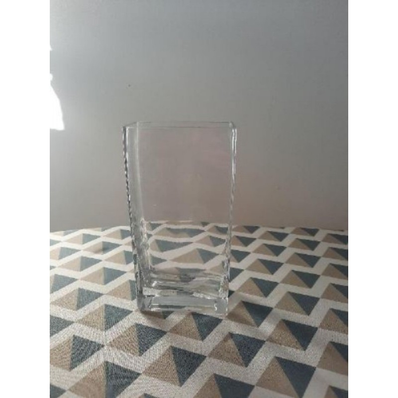Vase rectangulaire transparent 