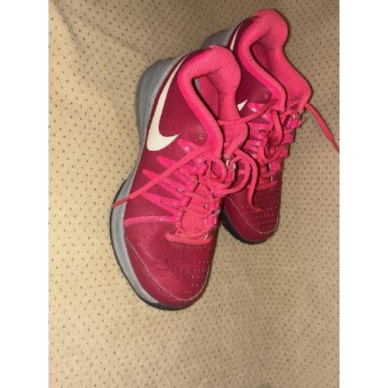 Baskets femme rose virgule blanche Nike 