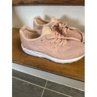 ASICS rose taille 39