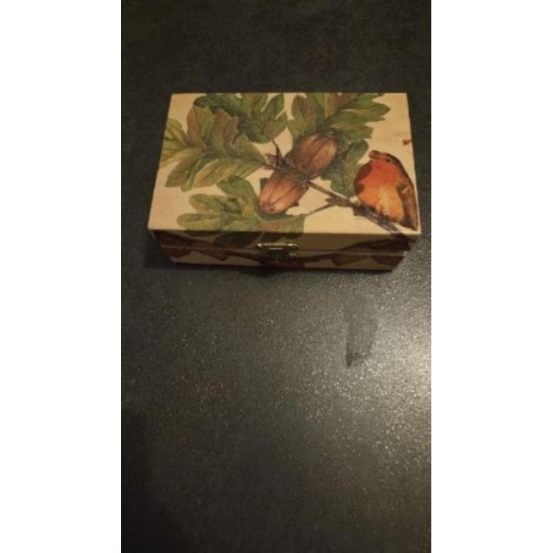 Boite en bois décor feuilles 