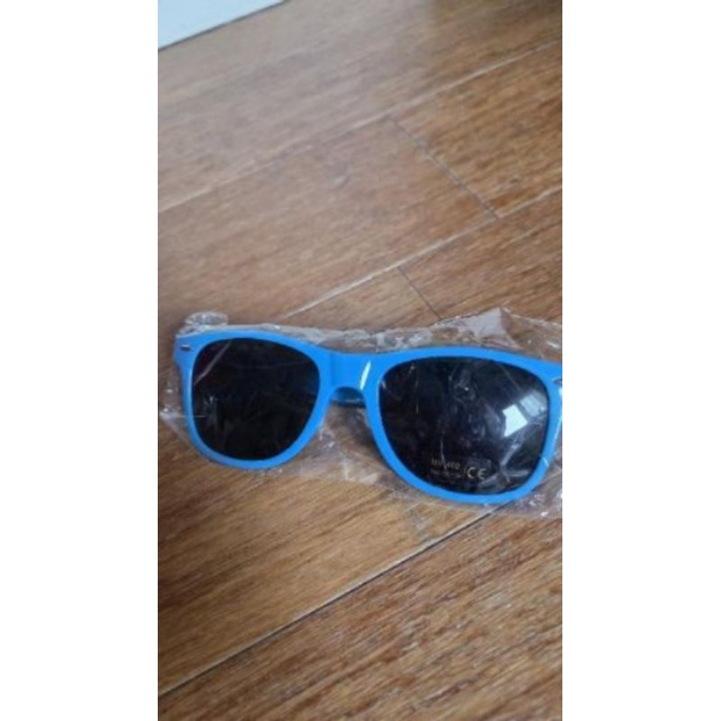 Lunettes solaires bleues