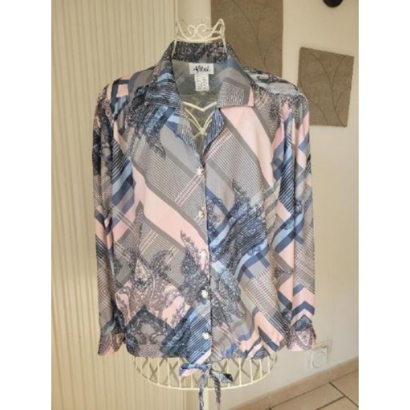 Chemisier veste manches longues à épaulettes. Boutons blancs dorés et cordon en bas. Afibel. Gris bl