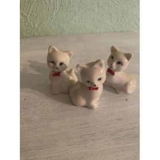 Petits chats en porcelaine 