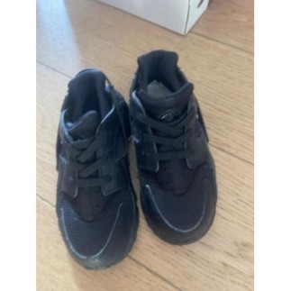 Baskets Nike pointure 27
