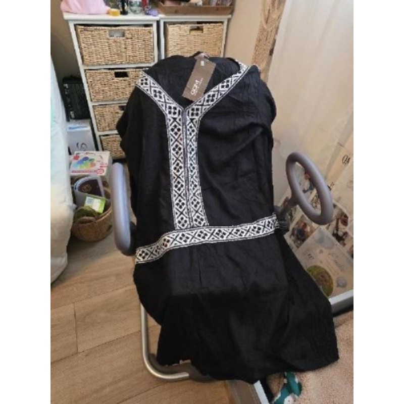 Robe gdm neuve noire broderie taille 46
