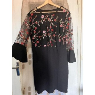 Robe noir fleurs rose rouge...