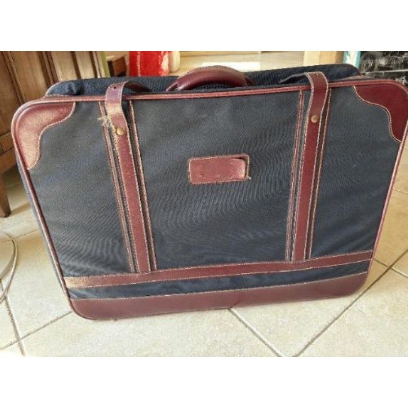 Valise en tissu bleue et bordeaux 