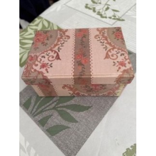 Petite boîte en carton...
