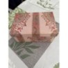 Petite boîte en carton marron à fleurs 