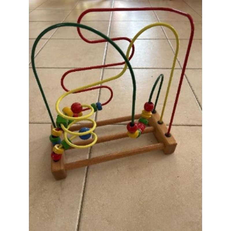 Jouet en bois multicolore pour développer dextérité des petits 