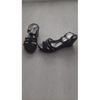 Sandales noires Nothing...