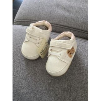 Baskets bébé neuves t.19