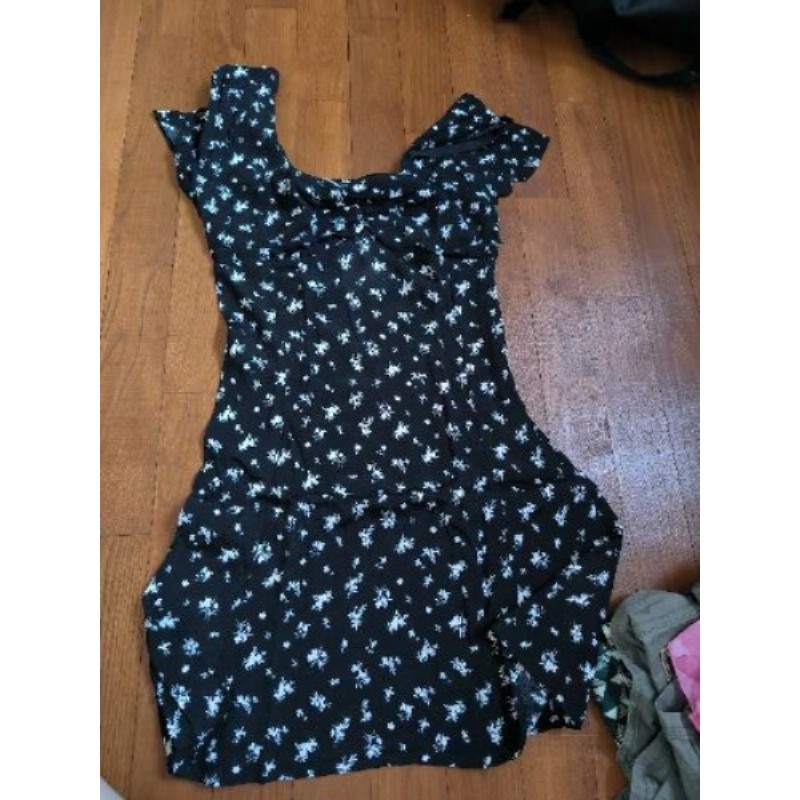 Robe fleurie noire. Neuve. Jennyfer. TS
