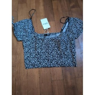 Crop top fleuri. Neuf....