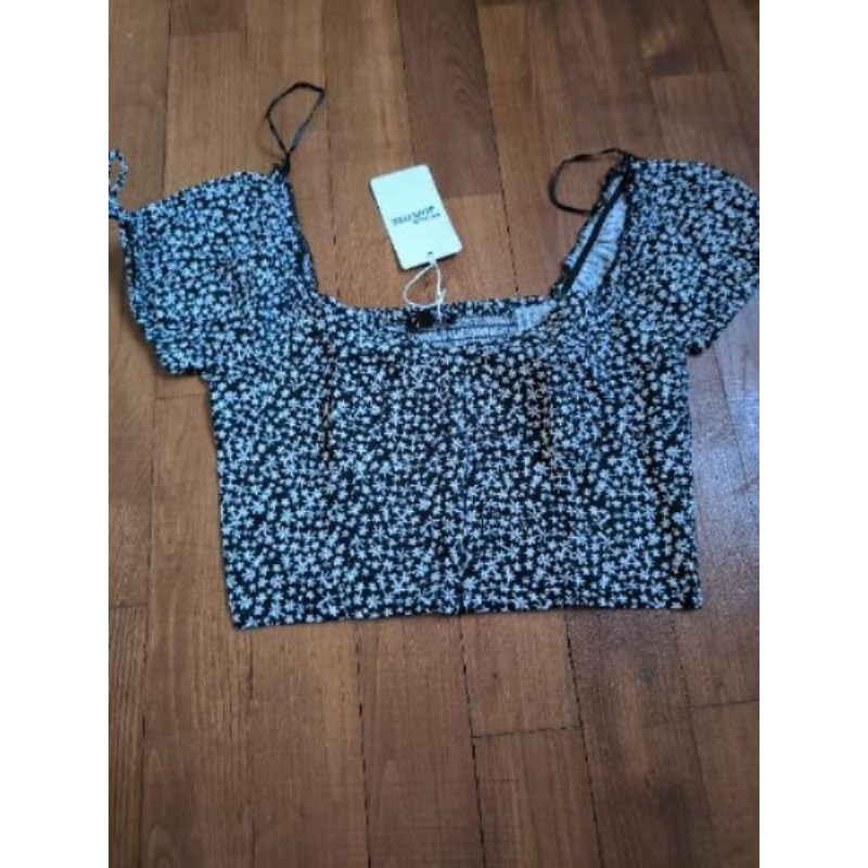 Crop top fleuri. Neuf. Jennyfer. Ts