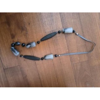 Collier sautoir noir perle...